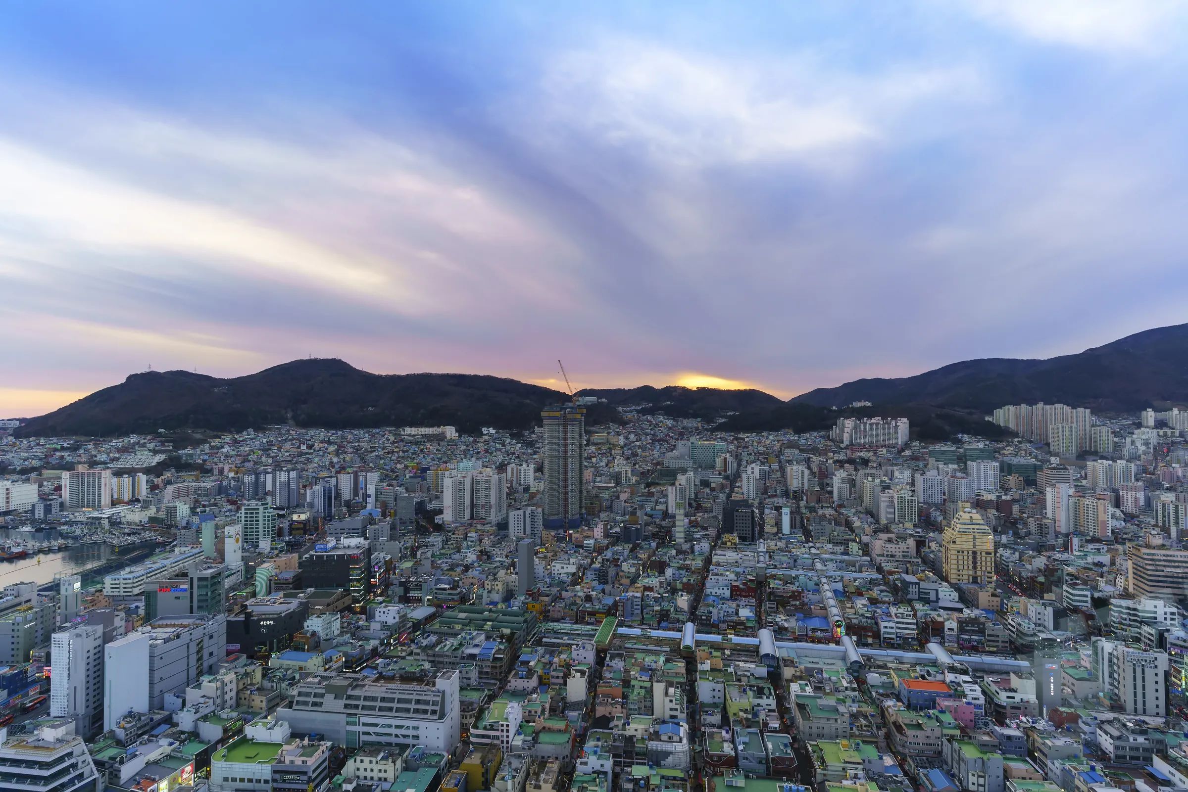 부산 원도심 해질녘 전경